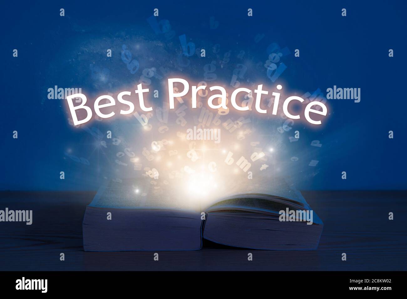Best practice. Luce proveniente dal libro aperto con le parole Best practice. Concetto di istruzione. Foto Stock
