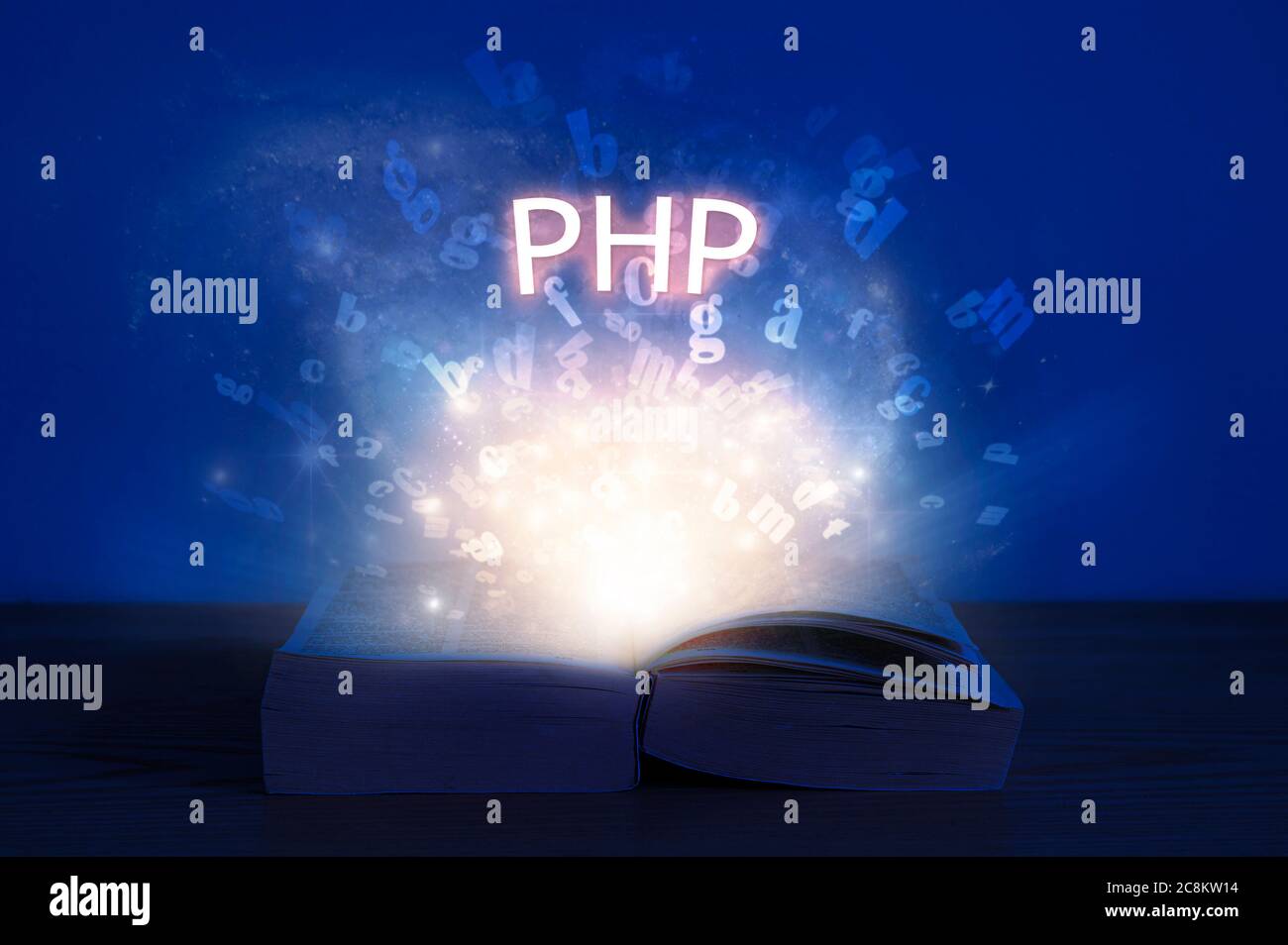 Apri libro con iscrizione php. Luce proveniente dal libro aperto con la parola php. Imparare il linguaggio di programmazione. Foto Stock