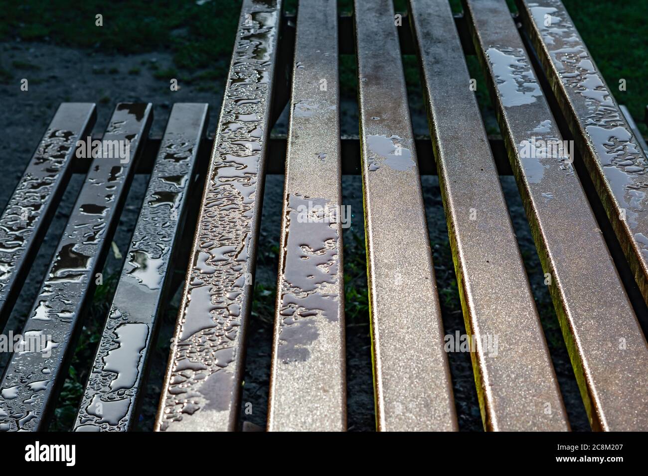 Il dopo matematica del tempo su una panchina nel parco nazionale di Pennington Flash. Foto Stock