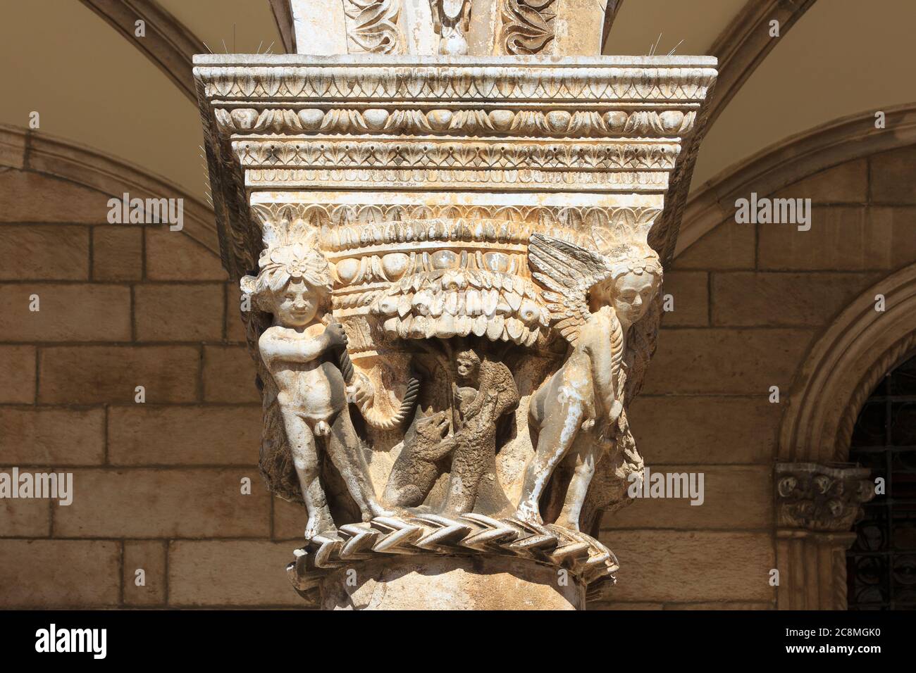 Primo piano di una capitale scolpita da Pietro di Martino al Palazzo del Rettore di Dubrovnik, Croazia Foto Stock