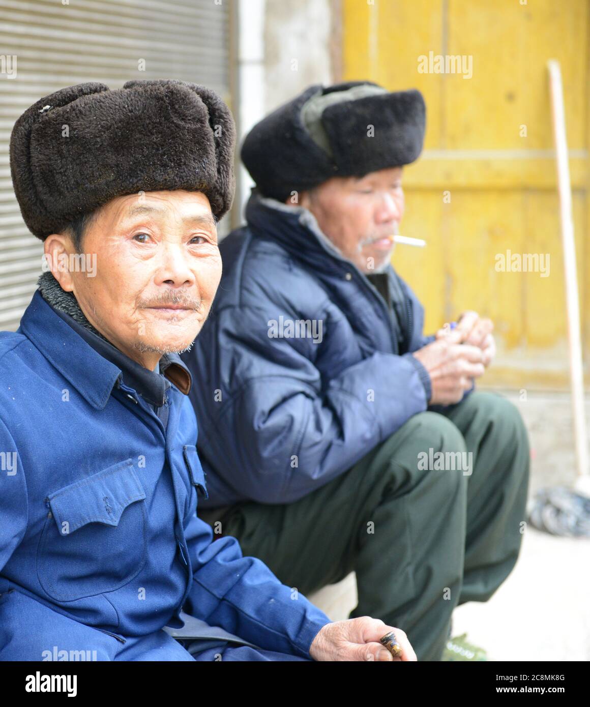 Anziani Miao uomini a Guizhou, Cina. Foto Stock