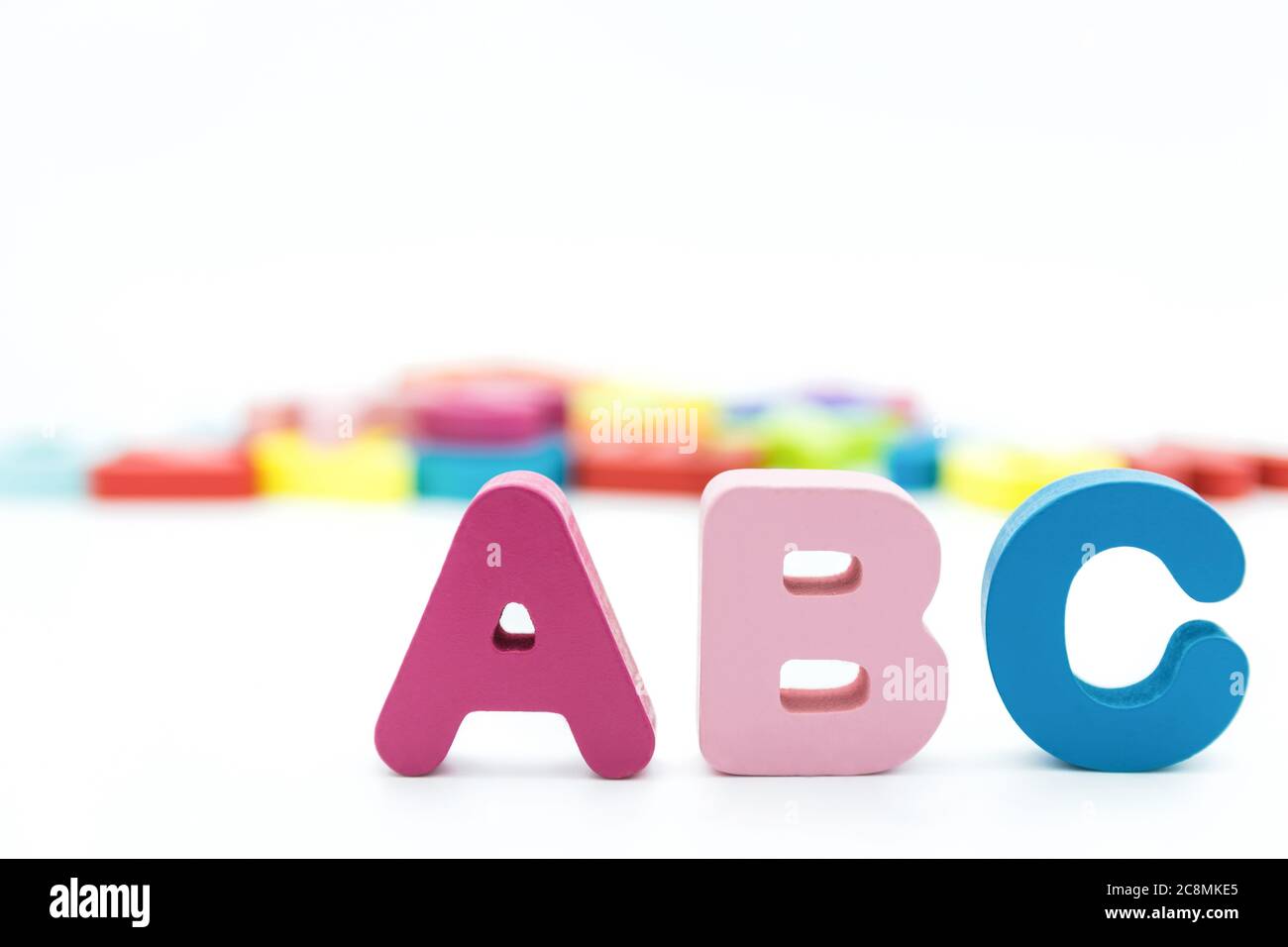 Colorato puzzle educativo abc in legno per bambini. Foto Stock