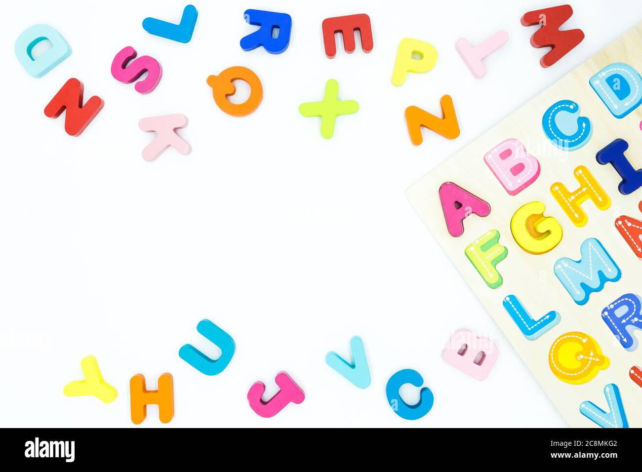 Colorato puzzle educativo abc in legno per bambini. Foto Stock