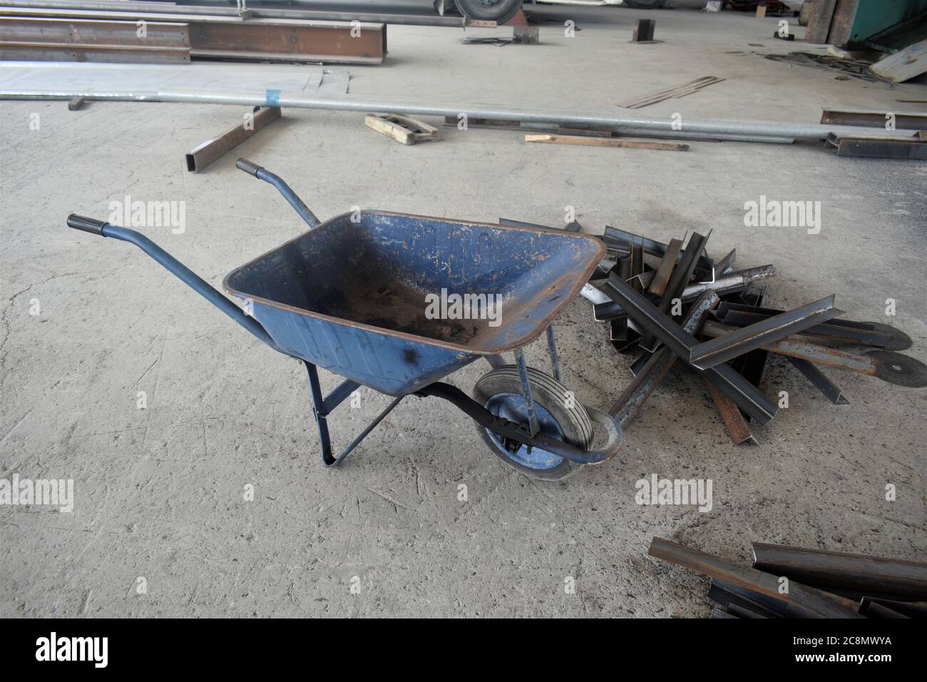 carriola in officina Foto Stock