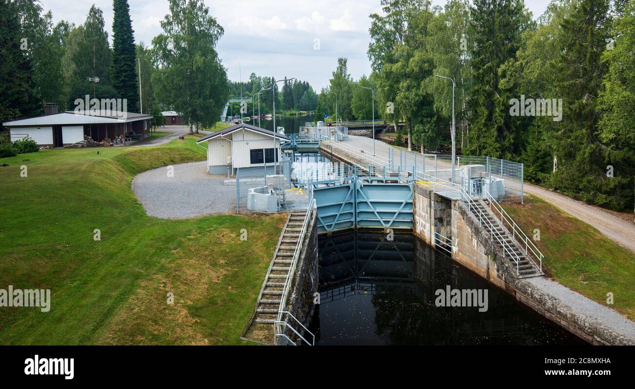 Vista di Kerkonkosken kanava (canale Kerkonkoski) Rautalampi Finlandia in estate Foto Stock