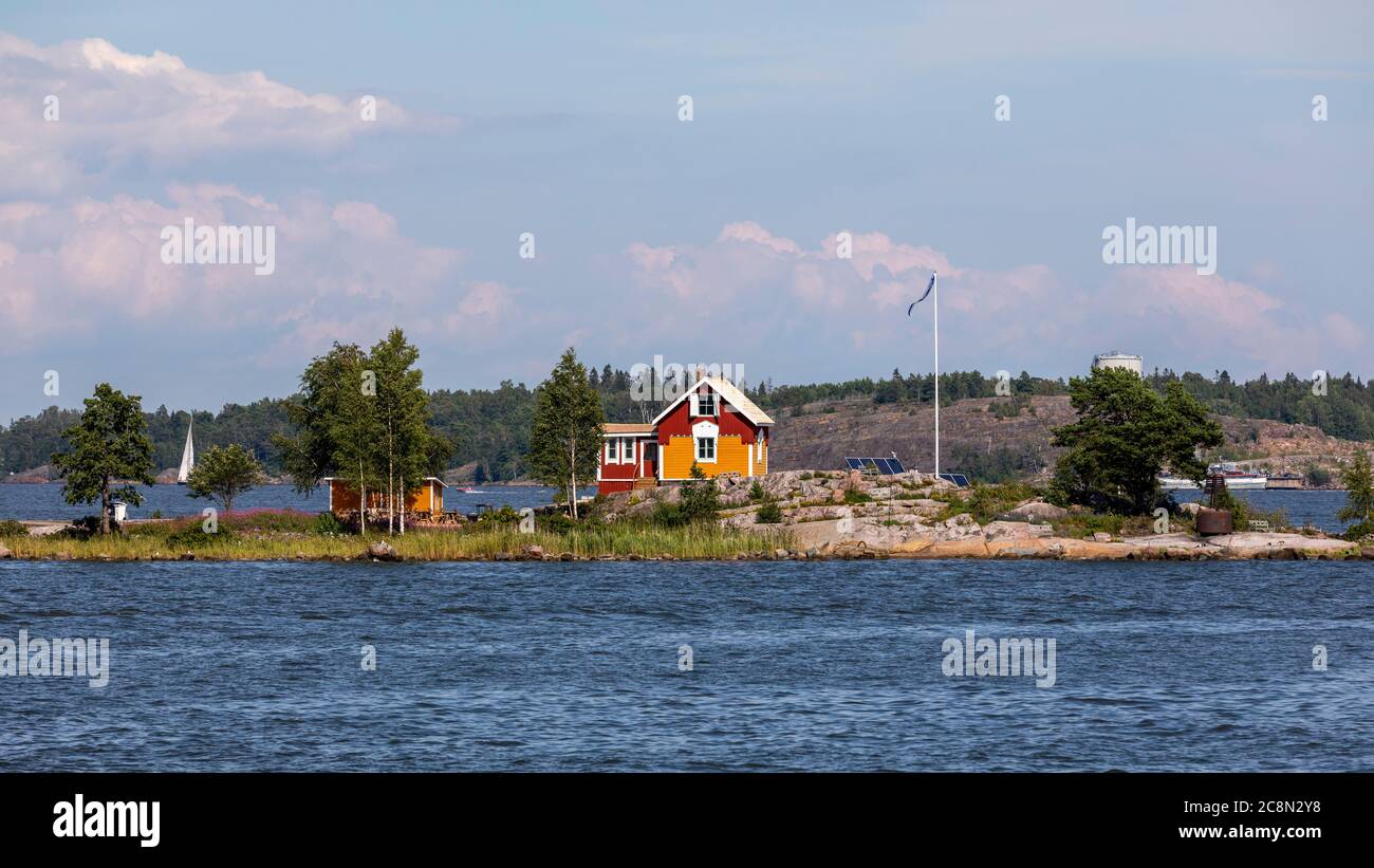 Un nuovo cafe' e' stato aperto sull'isolotto di Katajanokka. I turisti possono raggiungere l'isola con una breve gita in barca dal centro di Helsinki. Foto Stock