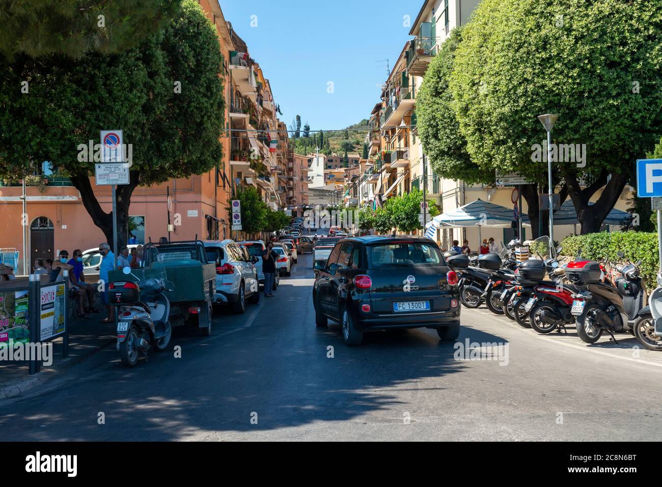 porto santo stefano, italia luglio 25 2020:strada interna per la città di porto santo stefano Foto Stock