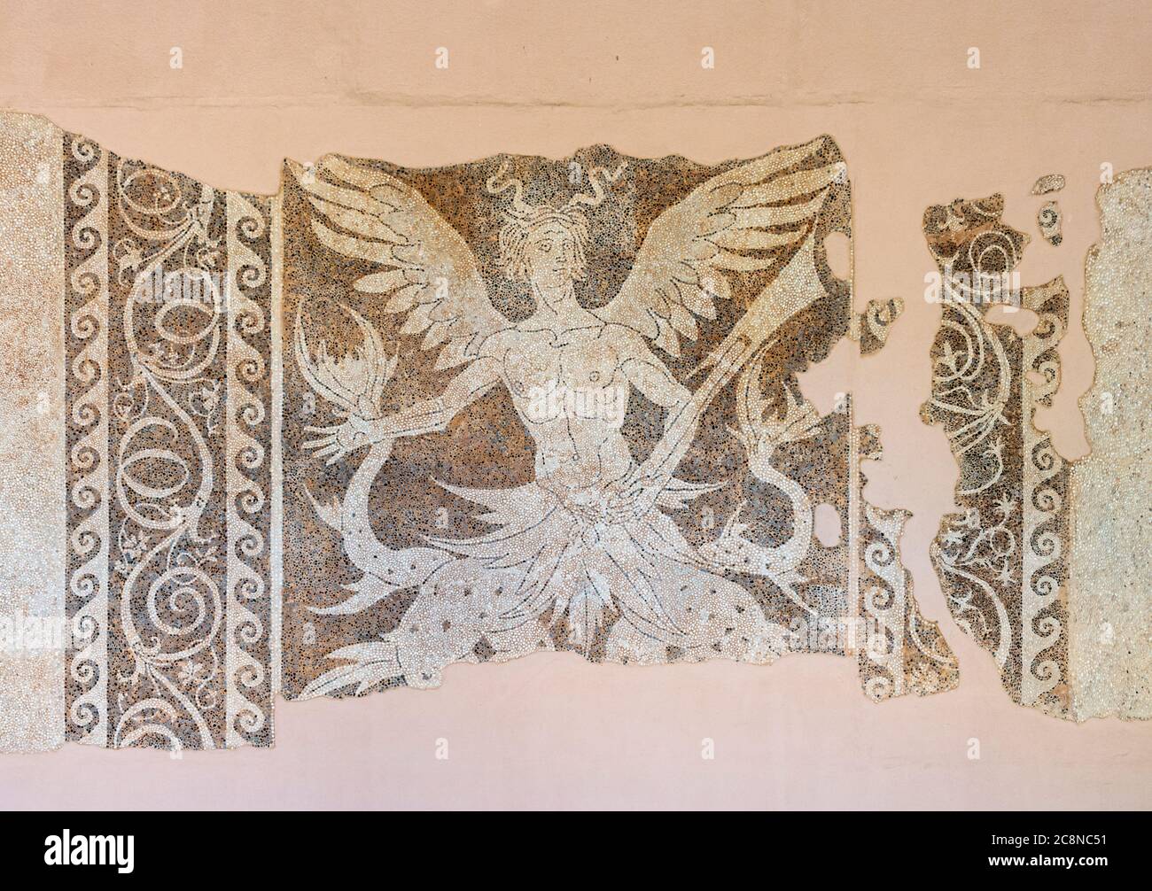 Andron mosaico pavimento dettaglio con una rappresentazione di ciottoli di un Triton al Museo Archeologico di Rodi, Rodi città, Isola di Rodi, Grecia Foto Stock