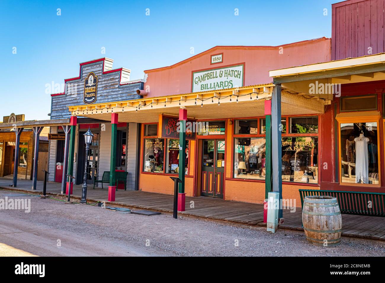 Tombstone, Arizona, USA - 2 marzo 2019: Vista mattutina di Allen Street nel famoso quartiere storico di Old West Town Foto Stock