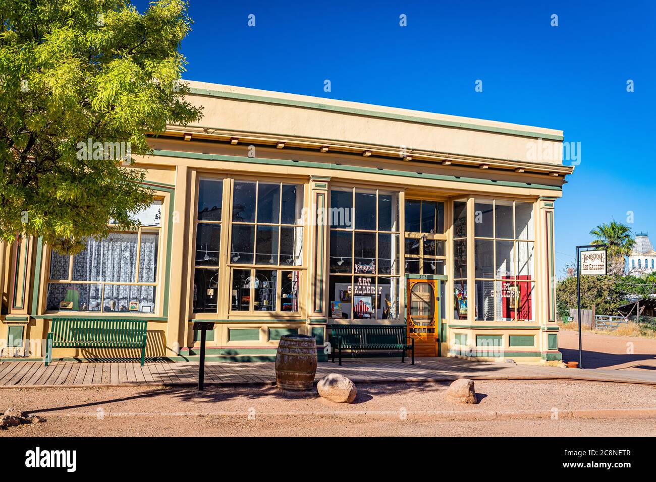 Tombstone, Arizona, USA - 2 marzo 2019: Vista mattutina di Allen Street nel famoso quartiere storico di Old West Town Foto Stock