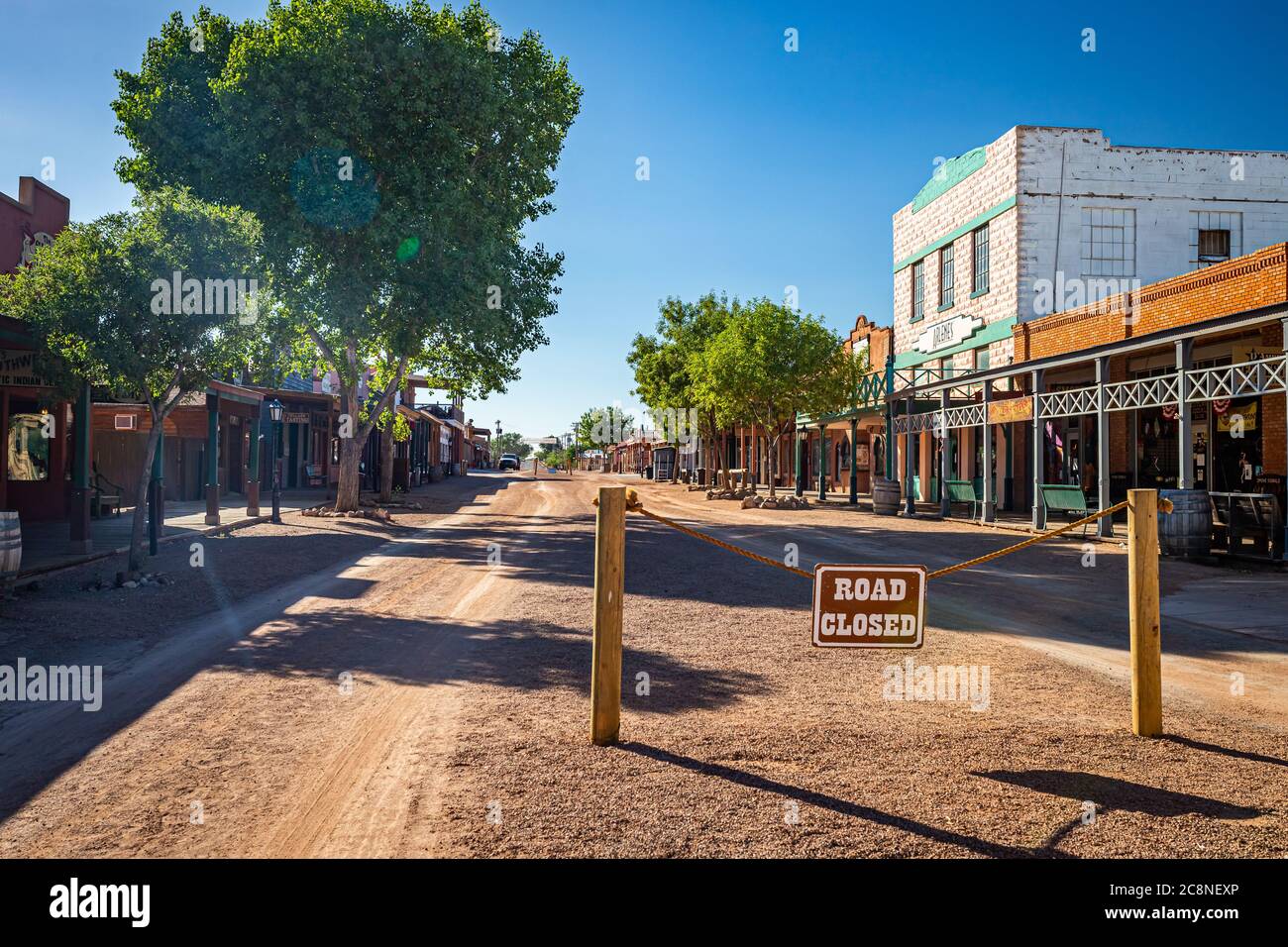 Tombstone, Arizona, USA - 2 marzo 2019: Vista mattutina di Allen Street nel famoso quartiere storico di Old West Town Foto Stock