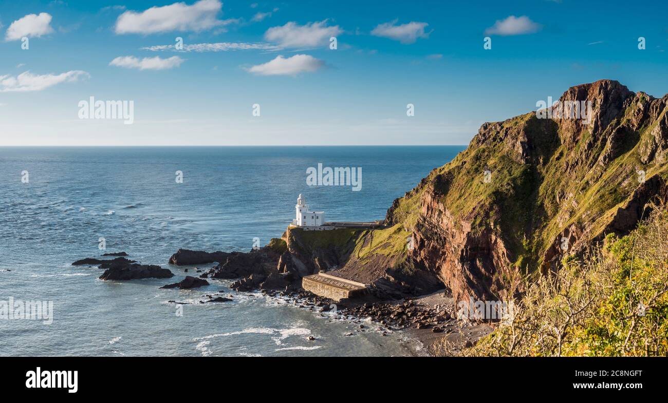 L'ultima luce del giorno hits Hartland Point Lighthouse. Foto Stock