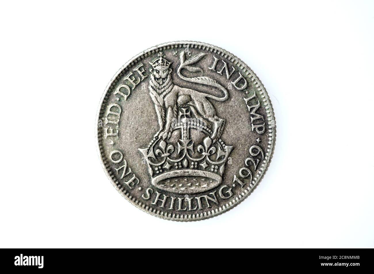 George V argento inglese shilling moneta una moneta obsoleta di Inghilterra dodici pence un ventesimo della libbra stock foto Foto Stock