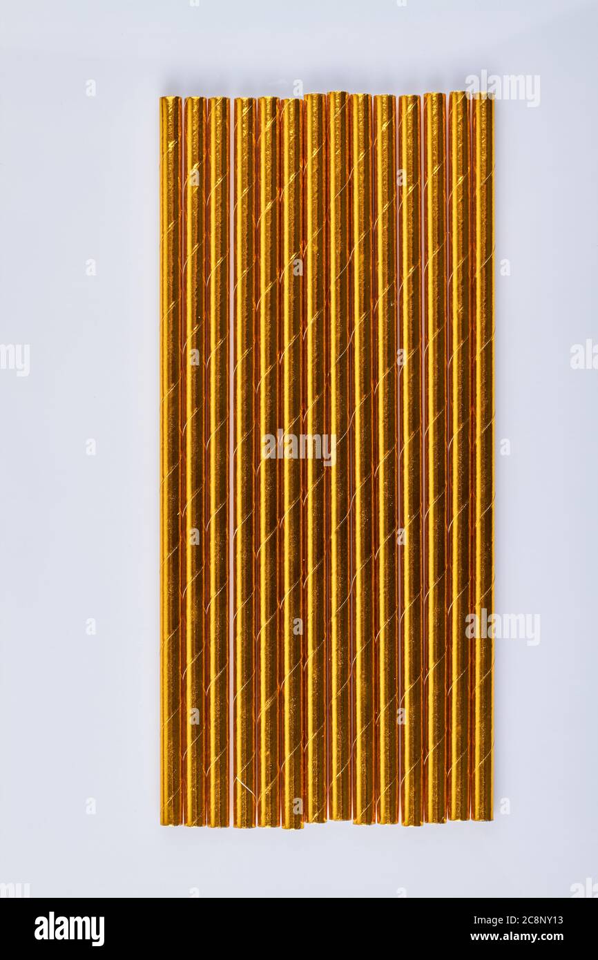 Set di cocktail tubes dorati. Foto Stock