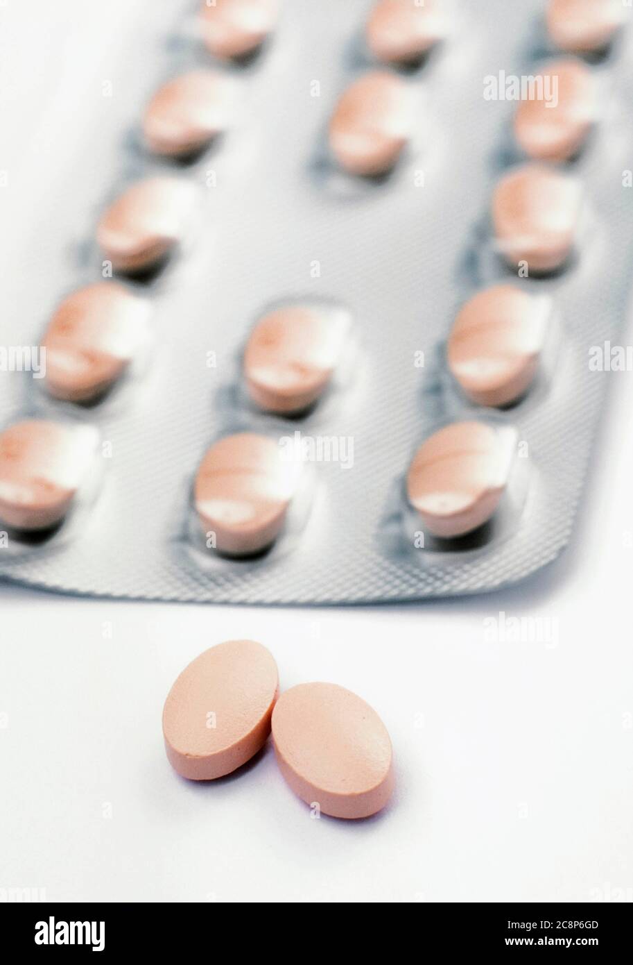 20 mg compresse di Simvastatina, utilizzate per abbassare i livelli di colesterolo Foto Stock