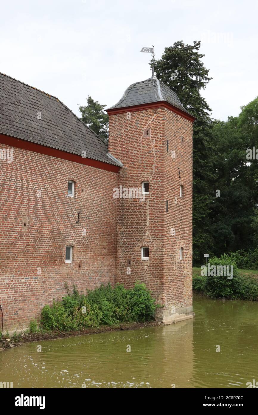 Heimerzheim, Nordrhein-Westfalen/Germania - Giugno 13 2020: Castello Heimerzheim - castello ormeggiato situato nella Renania Settentrionale-Vestfalia, Germania Foto Stock