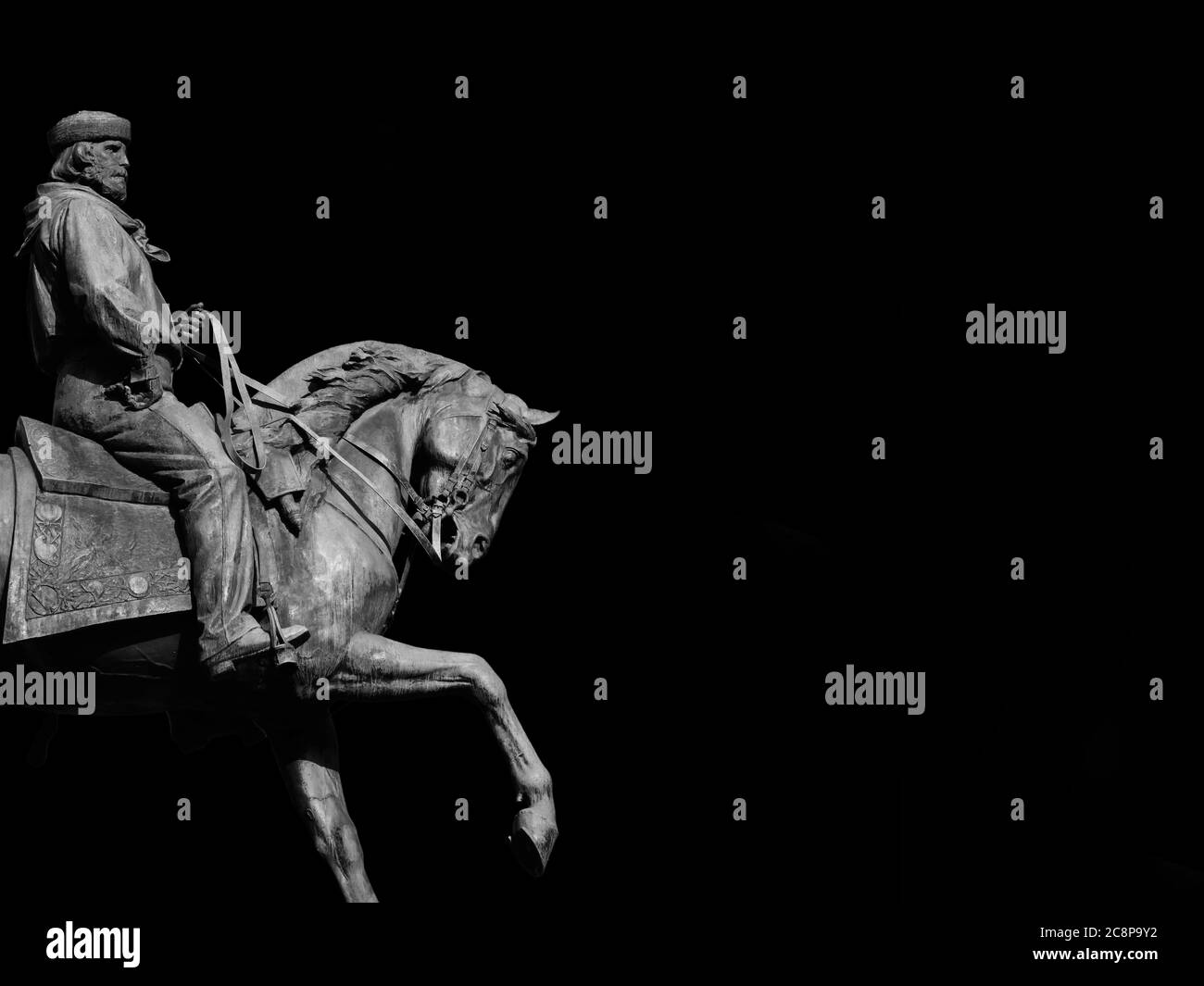 Monumento di Giuseppe Garibaldi, uno dei Padri Italini di Patria ed eroe nazionale, nel centro di Pistoia, eretto nel 1904 (WIT Bianco e Nero Foto Stock