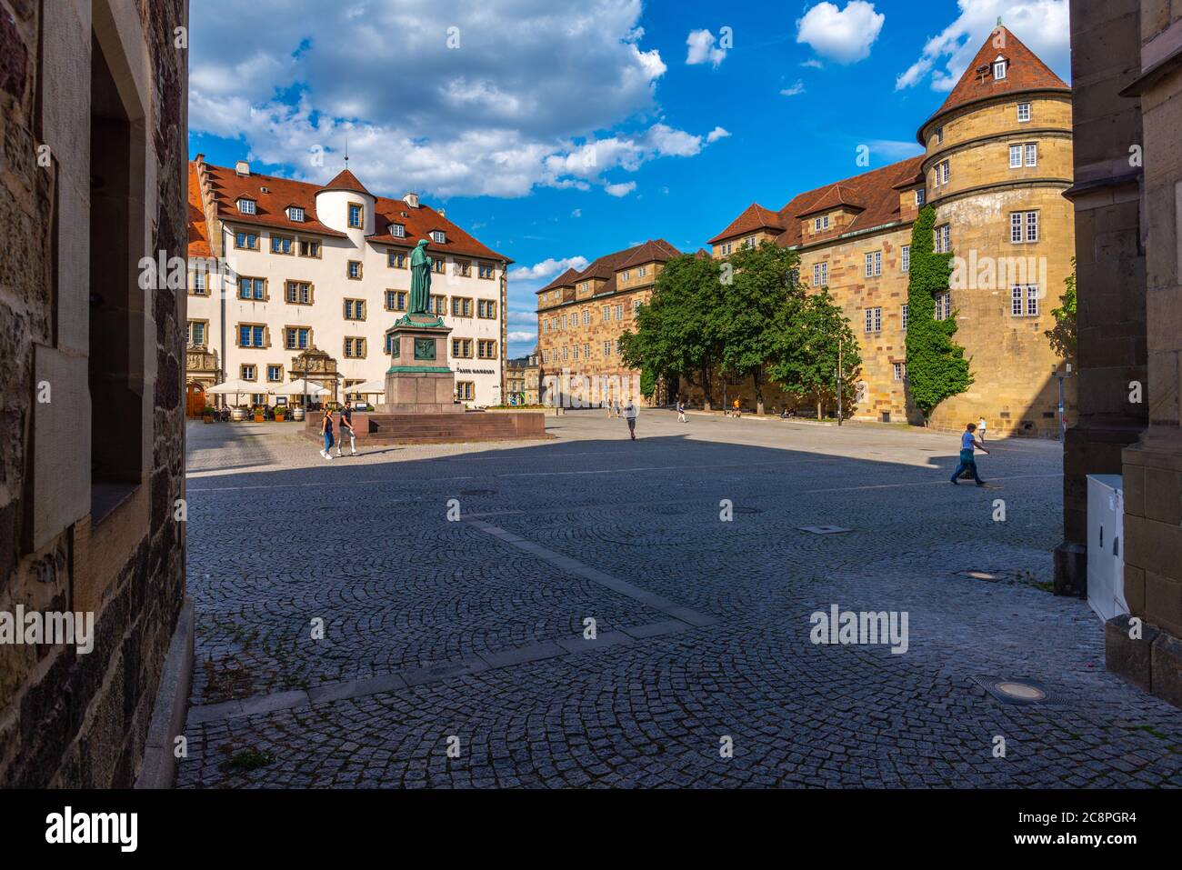 Landesmuseum (a destra) e Alte Kanzlei o la Cancelleria Vecchia di Schillerplatz, centro città, Stoccarda, Baden-Württemberg, Germania del Sud, Europa centrale Foto Stock