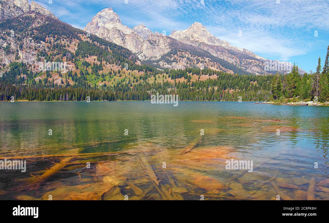 Vista del lago Taggart e delle montagne circostanti nel Parco Nazionale del Grand Teton.Wyoming.USA Foto Stock