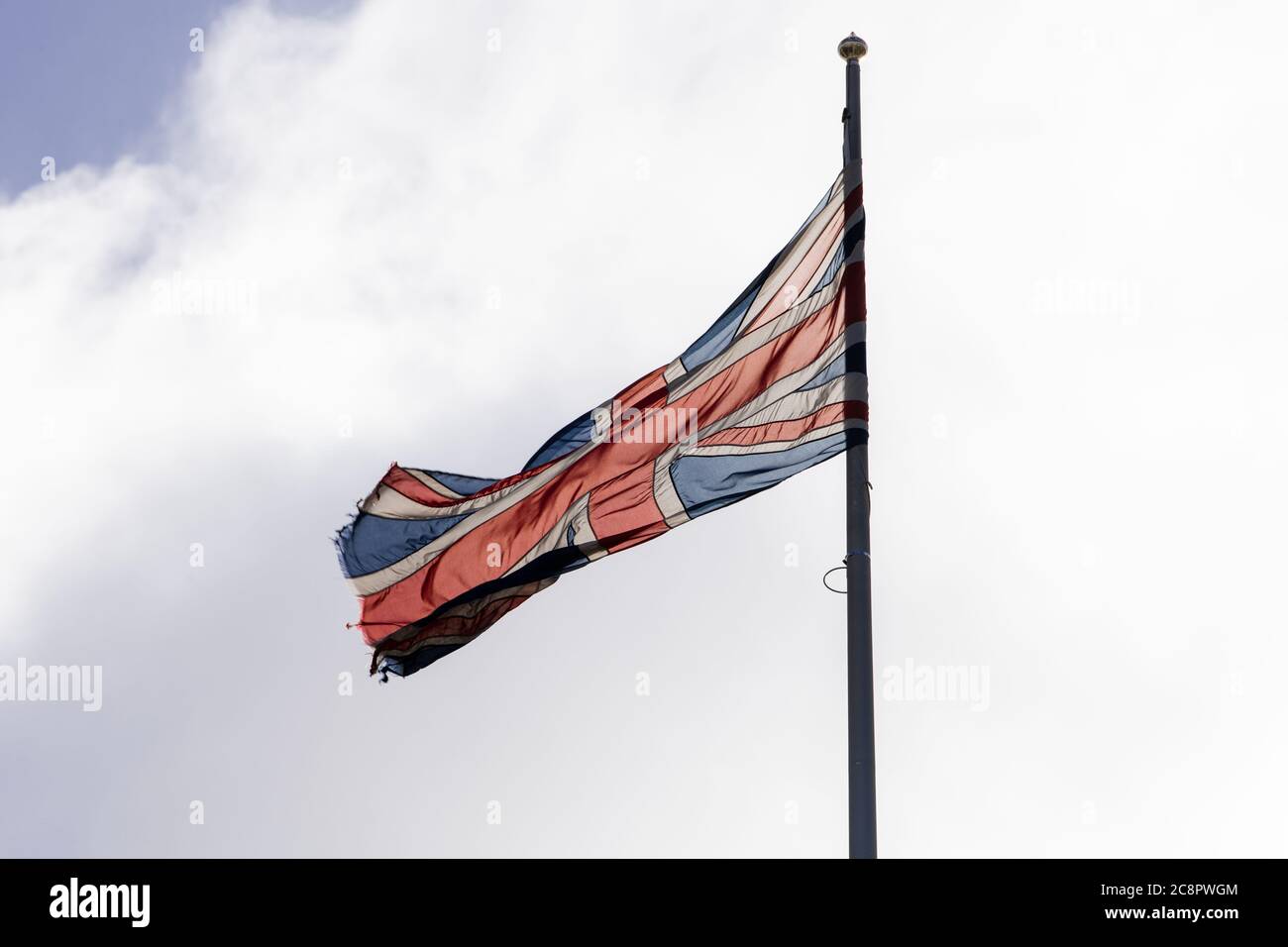 La bandiera del Regno Unito di Gran Bretagna, l'Union Jack, che vola nel vento. Foto Stock