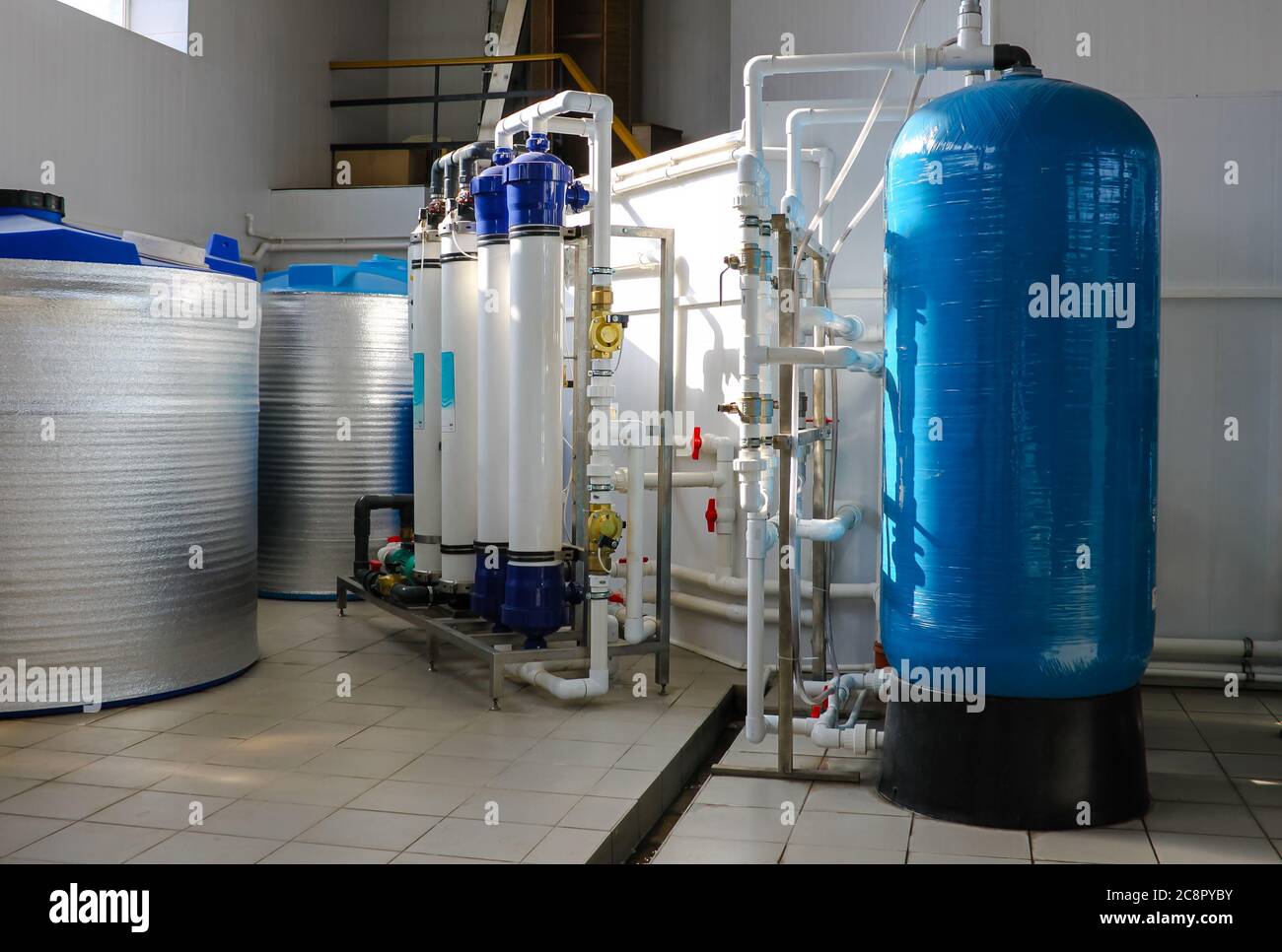 Sistema ad osmosi inversa - installazione di dispositivi industriali a membrana Foto Stock