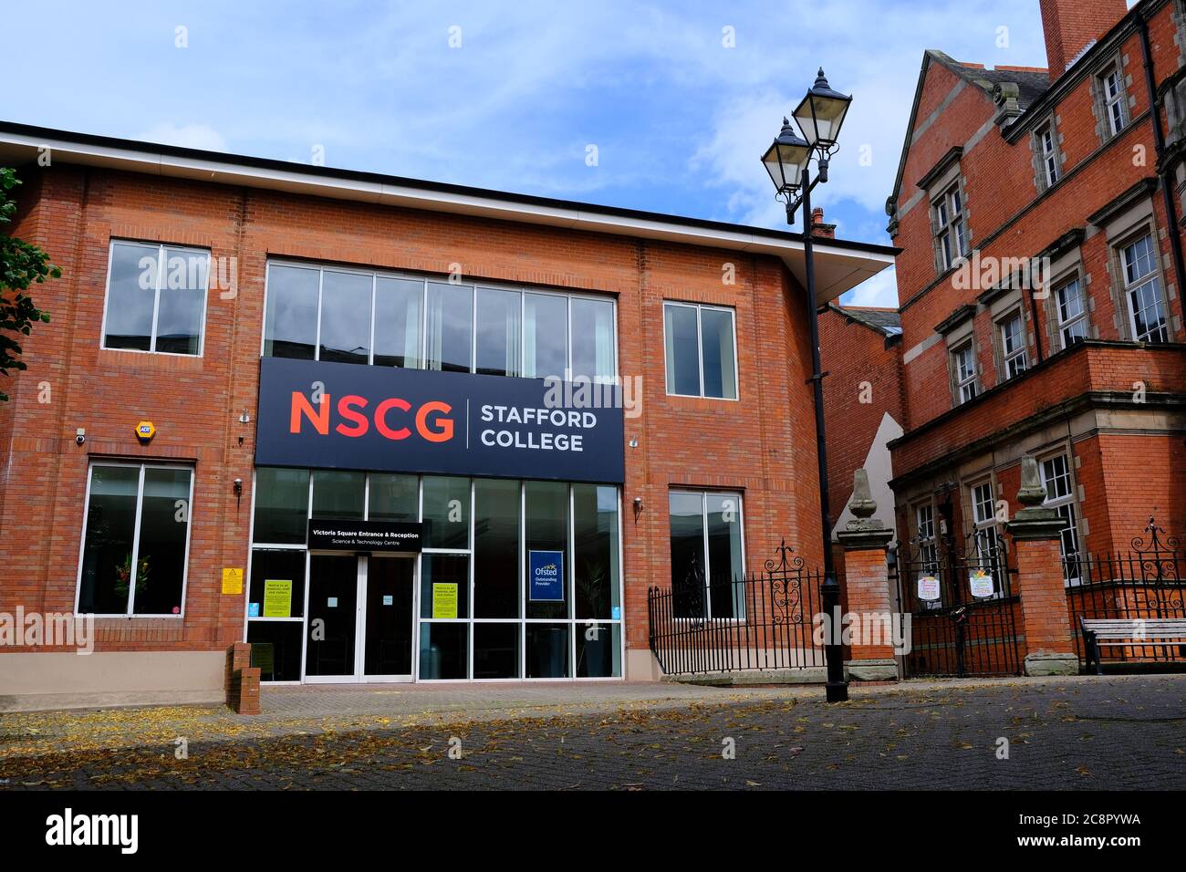 Stone / Regno Unito - 23 luglio 2020: Stafford College Building. Parte del Newcastle and Stafford Colleges Group (NSCG). Foto Stock