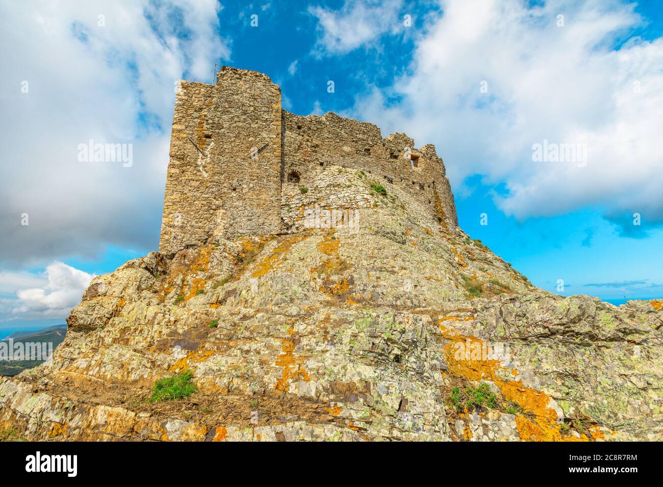 Primo piano vista della Fortezza di Volterraio su roccia a 394 m. Volterraio è il simbolo dell'Isola d'Elba nel Golfo di Portoferraio. Paesaggio panoramico con vista da Foto Stock