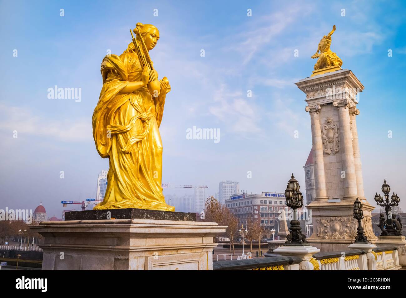 Tianjin, Cina - Gen 16 2020: Città in stile italiano basata sull'ex concessione italiana (1901-1947). La città diventa un luogo sospeso di notte wi Foto Stock