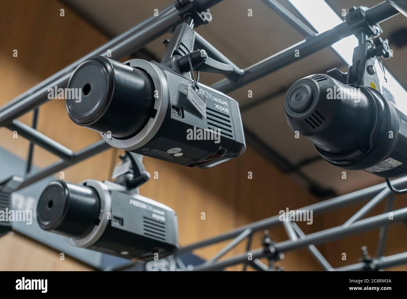 Krasnoyarsk, Russia, 20 giugno 2020: Godox flash è una luce professionale per fotografi e riprese video Foto Stock