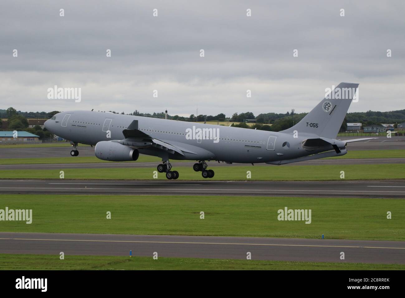 T-055, un Airbus A330MRTT gestito dall'Aeronautica militare olandese per conto della multinazionale NATO Multi-Role Tanker Transport Fleet, a Prestwick. Foto Stock