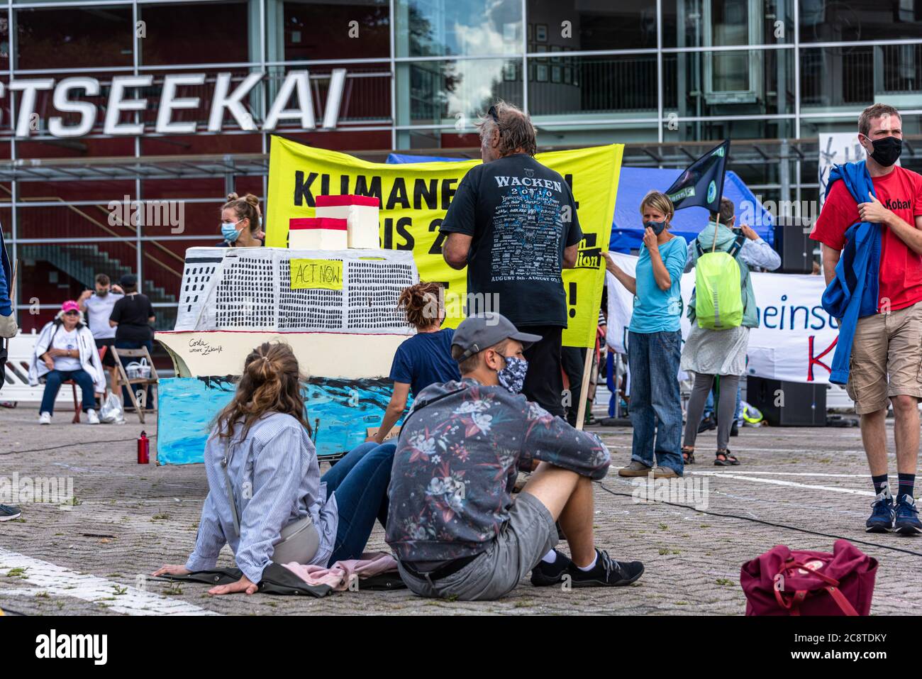 Kiel, 26. Juli 2020, AB agosto soll auch in Kiel die Kreuzfahrtsaison starten. Dagegen demonstrierte heute in Kiel am Kreuzfahrtterminal Ostseekai ei Foto Stock