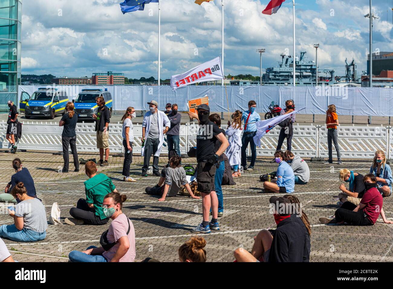 Kiel, 26. Juli 2020, AB agosto soll auch in Kiel die Kreuzfahrtsaison starten. Dagegen demonstrierte heute in Kiel am Kreuzfahrtterminal Ostseekai ei Foto Stock