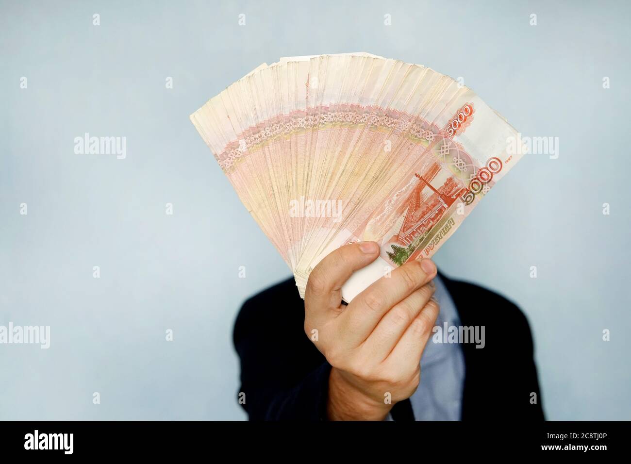 Uomo d'affari che conta soldi, valuta russa ruble concetti finanziari e ricchi Foto Stock