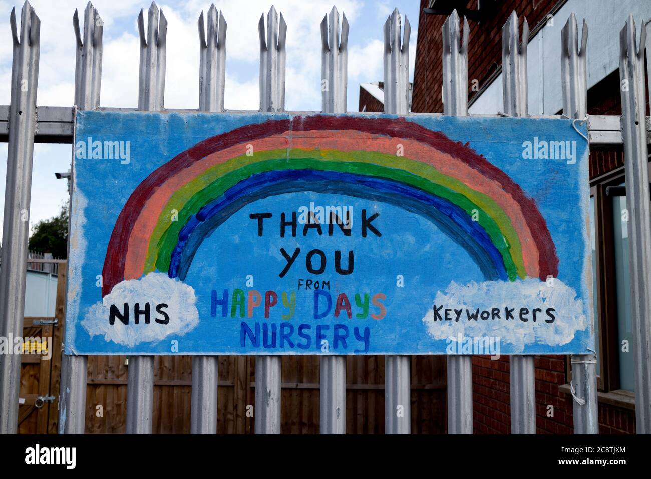 Grazie NHS e i keyworkers firmano su un asilo infantile`s, Warwick, UK Foto Stock