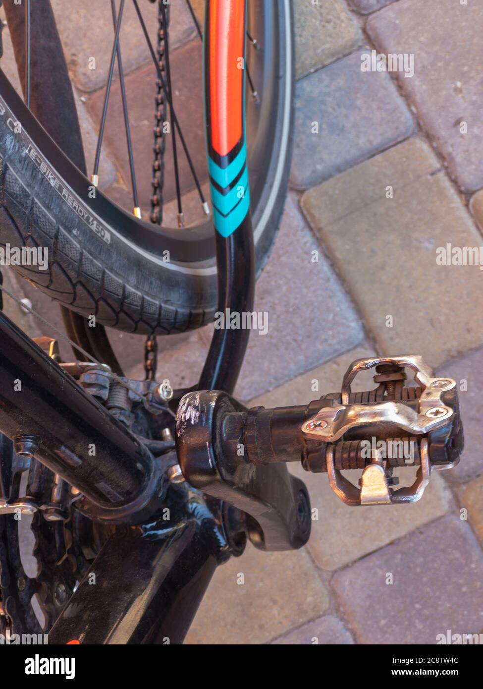 Vista dall'alto su un telaio per bicicletta con biella e pedale di contatto  Foto stock - Alamy