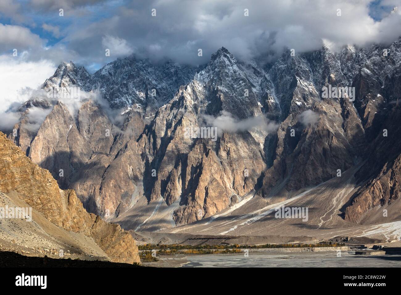 Passu coni Karakoram catena montuosa Pakistan Foto stock - Alamy