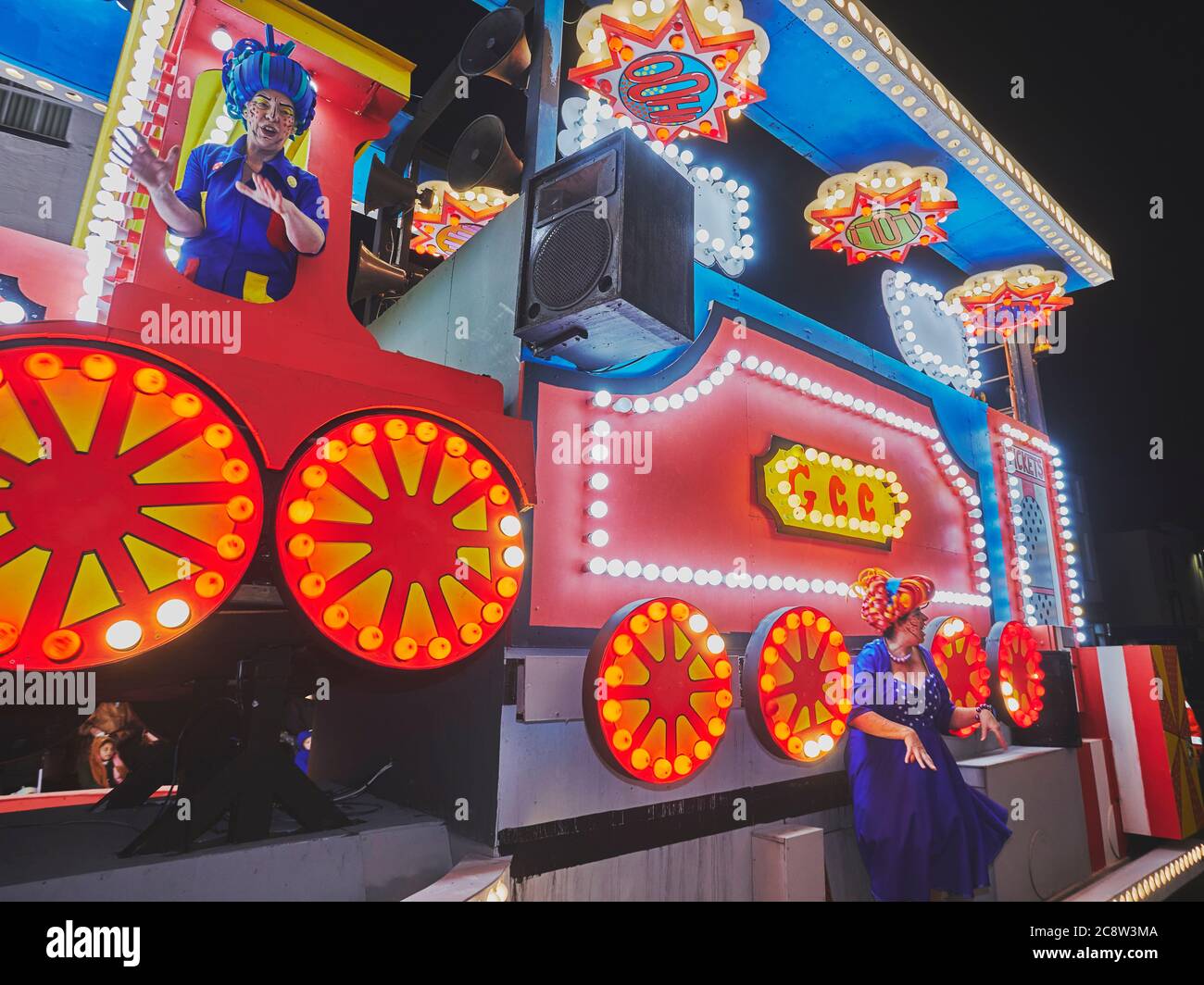 Un carnevale luminoso al Bridgwater Carnival, che si tiene ogni novembre a Bridgwater, Somerset, Gran Bretagna. Foto Stock