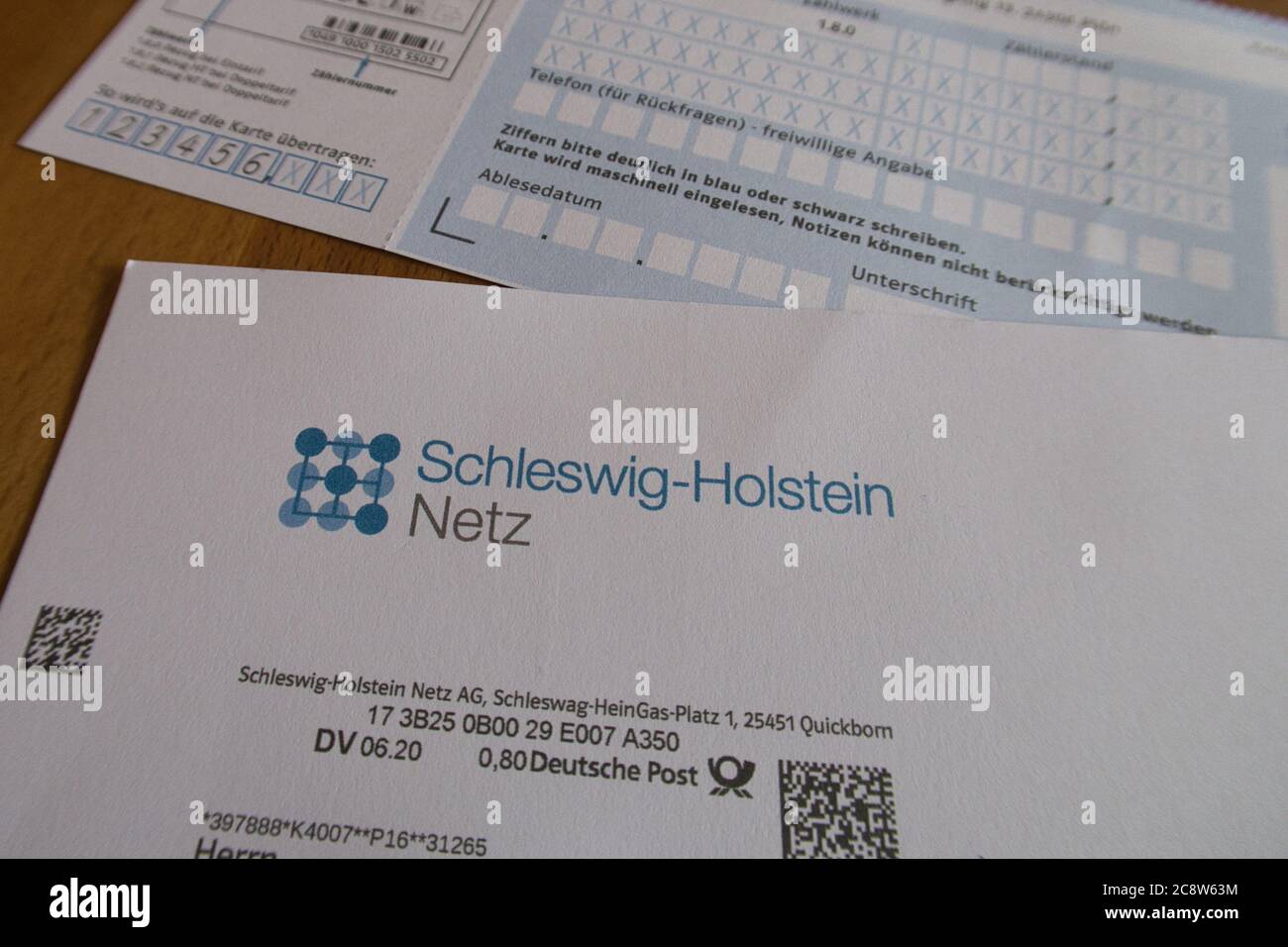 Plön, GERMANIA - 20 giugno 2020: Plon, Germania, 20 2020 giugno, lettera del fornitore tedesco di energia denominata Schleswig-Holstein Netz AG , intestata Foto Stock