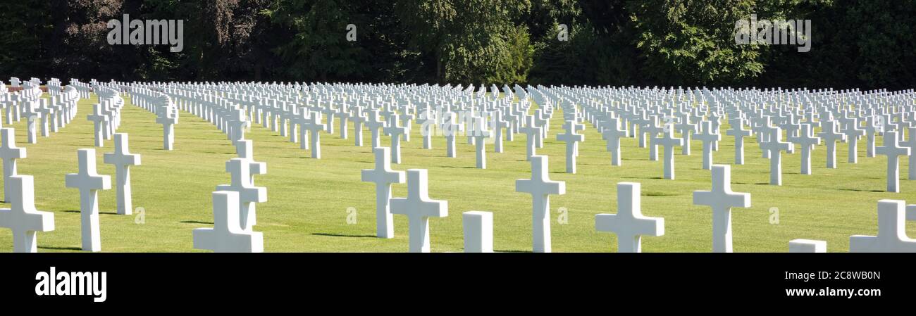 File di tombe nel cimitero americano di Lussemburgo Foto Stock