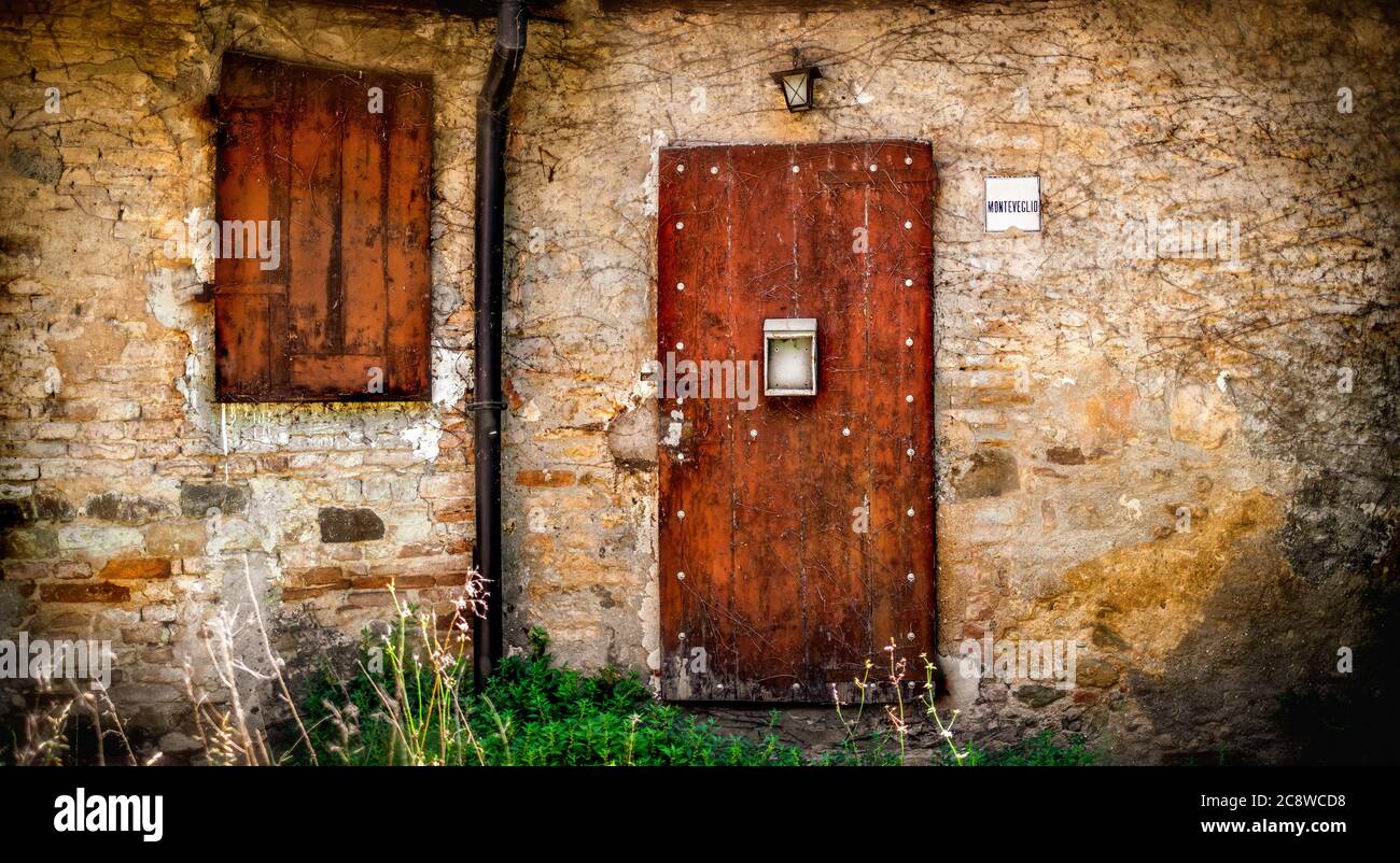 Vecchia porta orizzontale fotografia italia architettura a Monteveglio Foto Stock