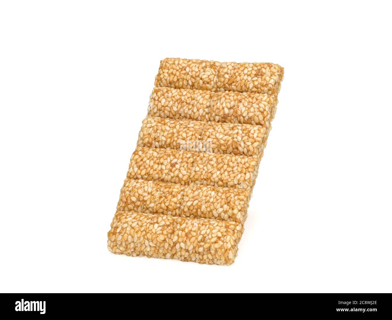 sesamo dolce pressato su sfondo bianco. Sesame Kozinaki Foto Stock