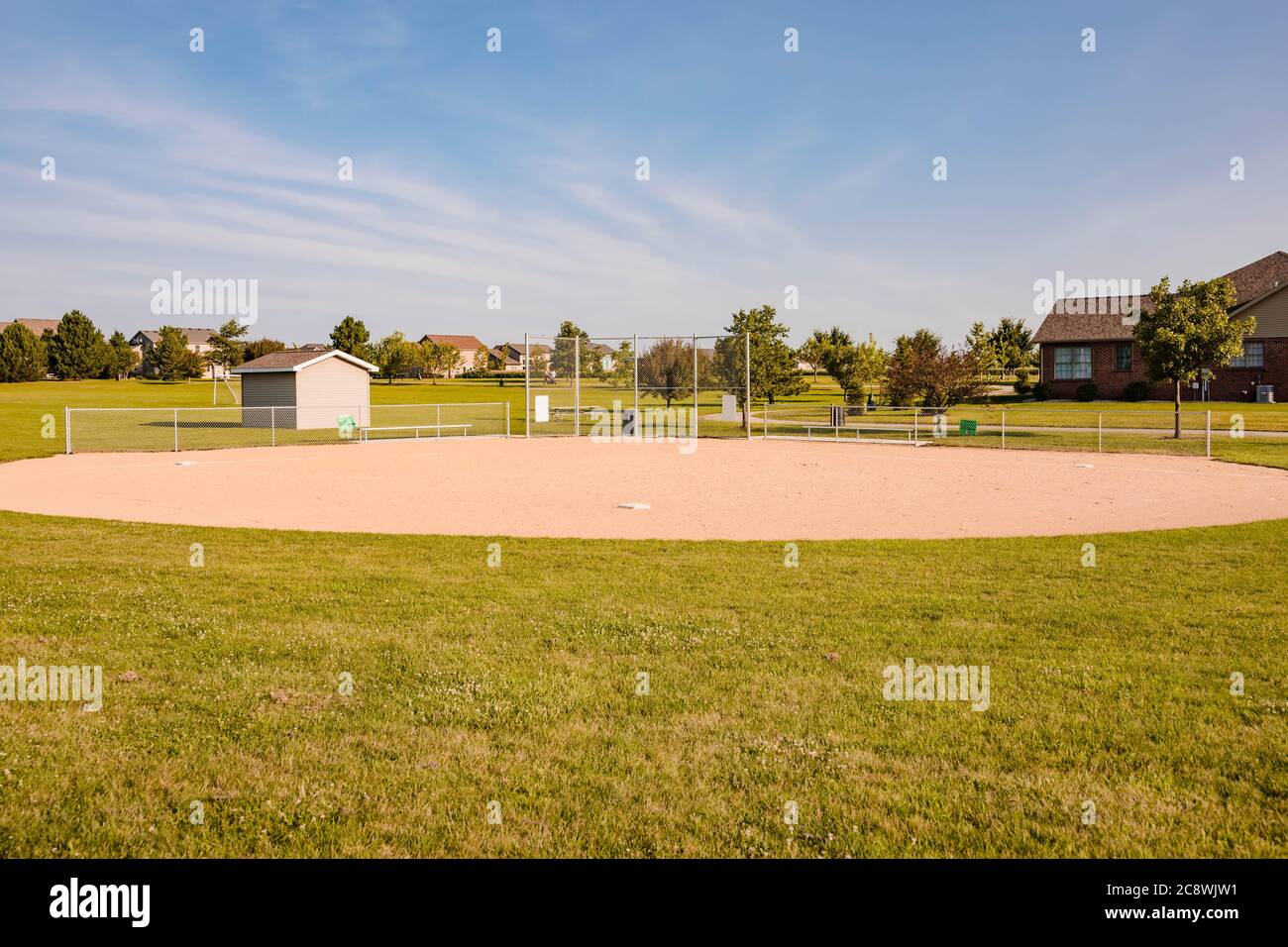 vista grandangolare di un diamante da baseball n. 2 in un parco cittadino Foto Stock