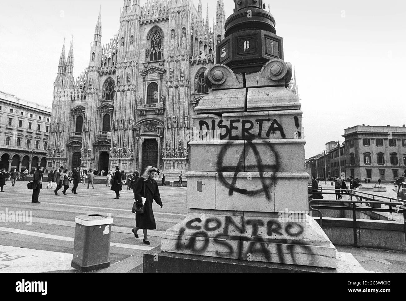 - scrittura anarchica contro la guerra in Iraq (gennaio 1991)....- scritta anarchica contro la guerra in Iraq (gennaio 1991) Foto Stock