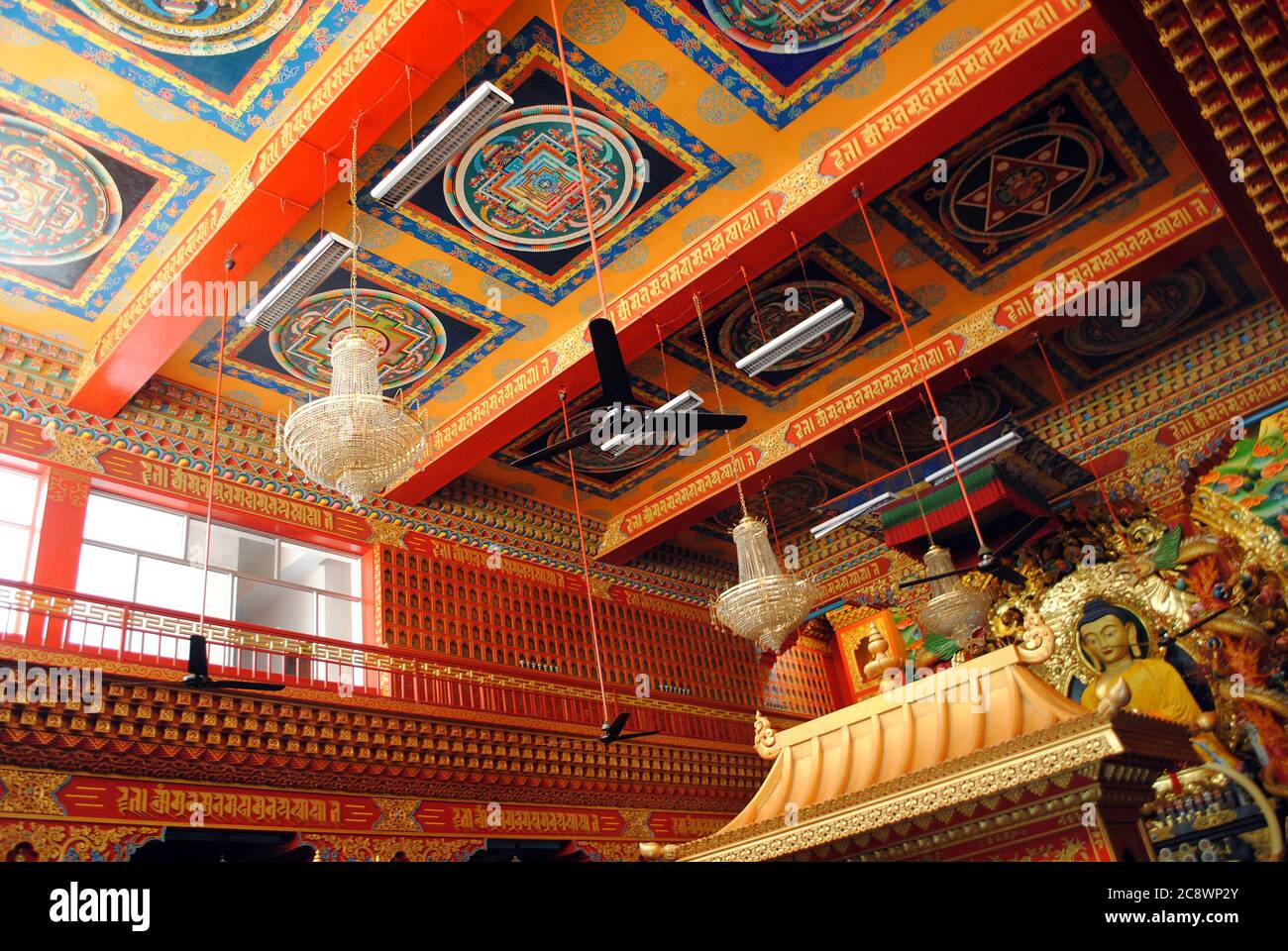 Il bellissimo tempio buddista di Sarnath, Varanasi, Uttar Pradesh, India. Foto Stock