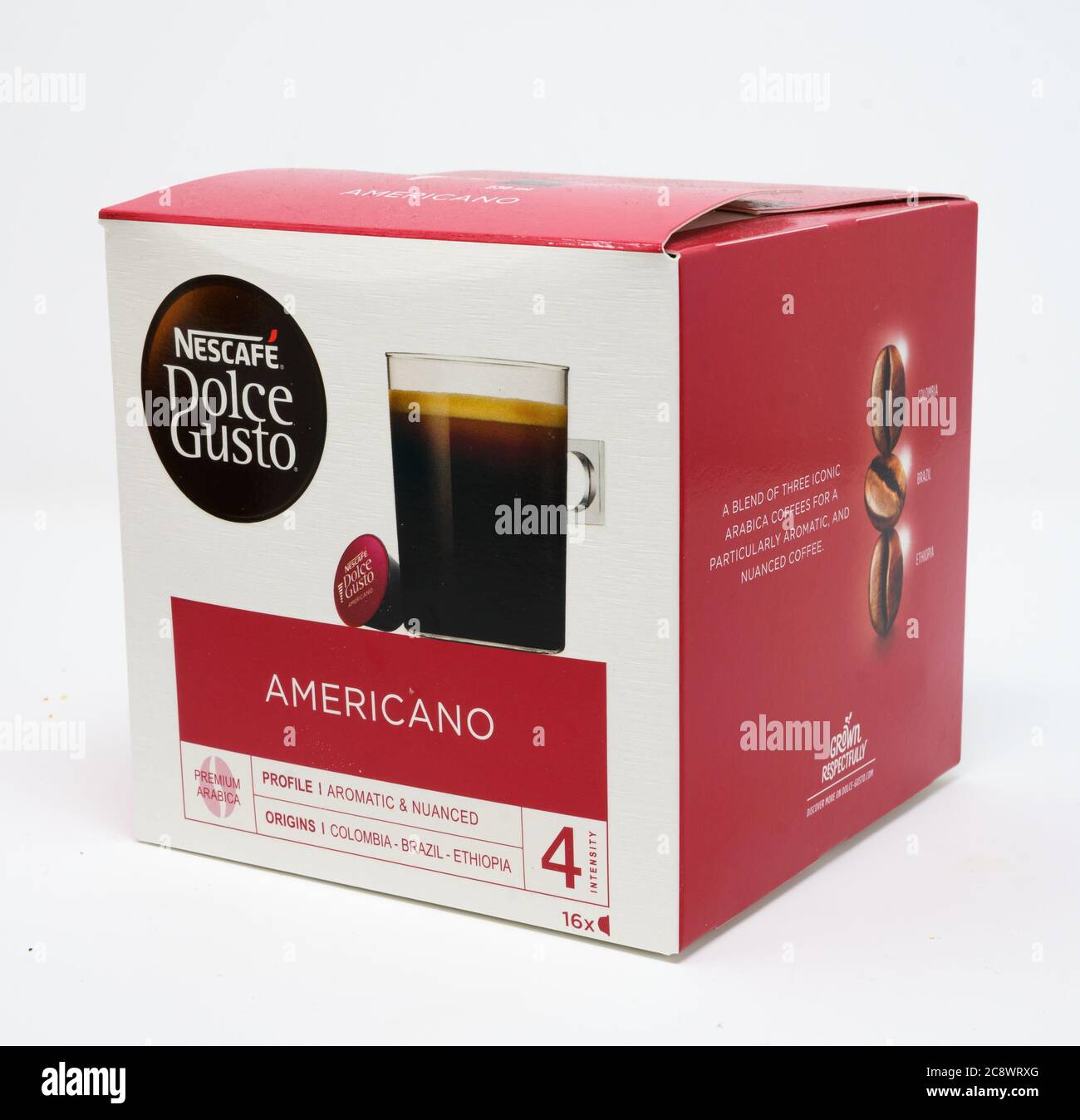 Reading, Regno Unito - Luglio 13 2020: Una scatola di cialde Nescafe Dolce gusto Americano Flavored Coffee Machine Foto Stock