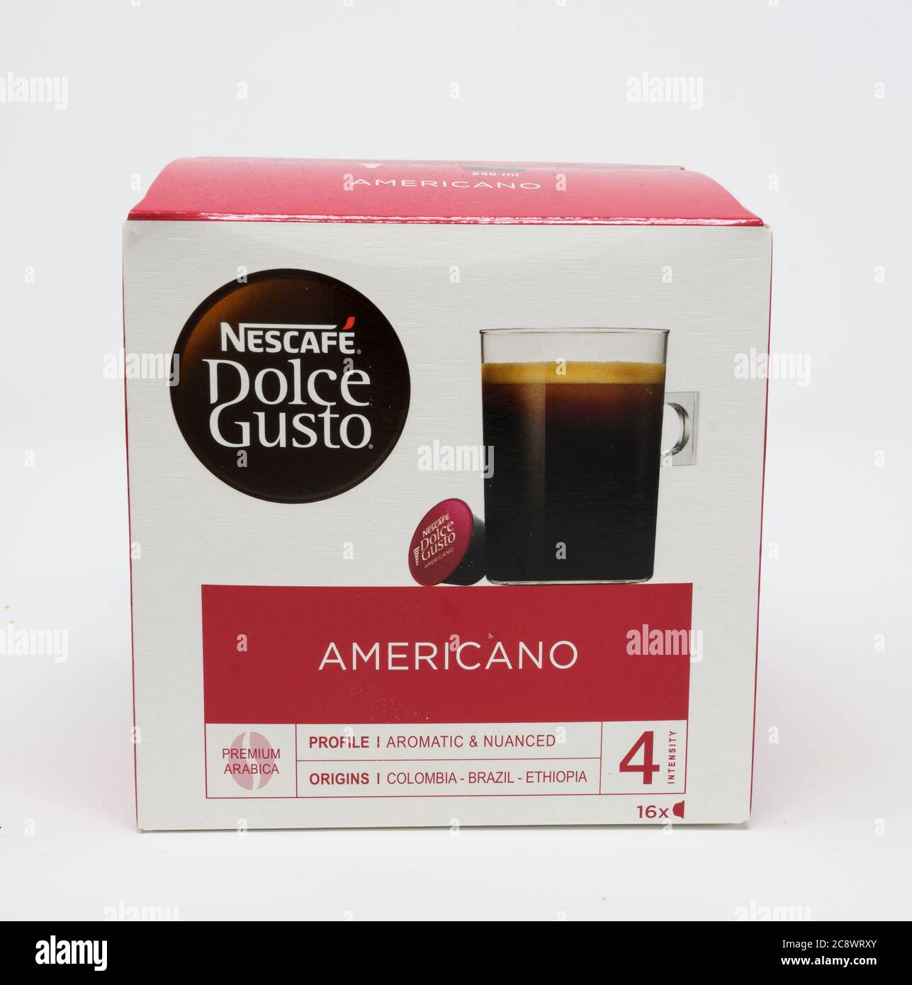 Reading, Regno Unito - Luglio 13 2020: Una scatola di cialde Nescafe Dolce gusto Americano Flavored Coffee Machine Foto Stock