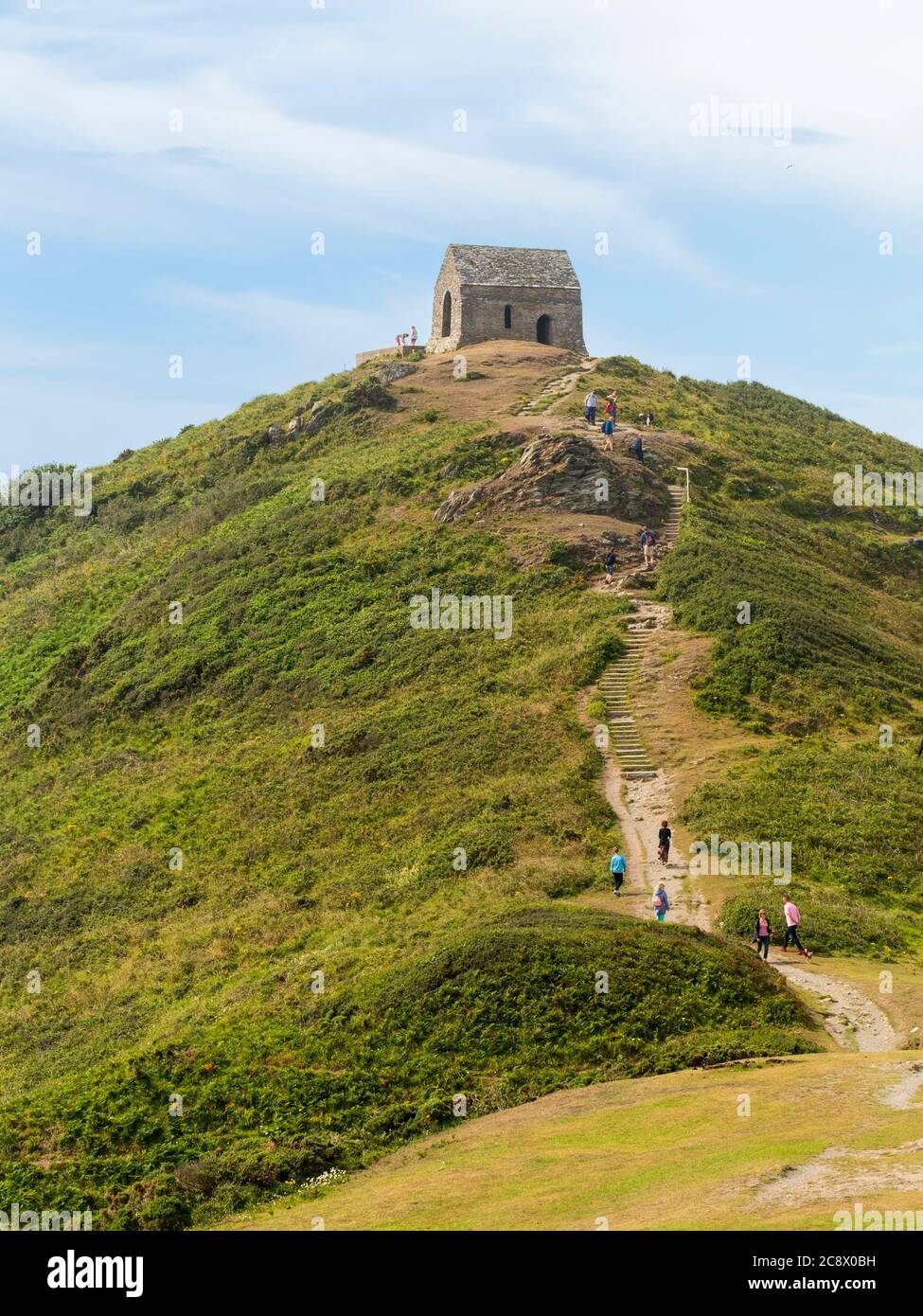 La cappella di San Michele sulla testa di Rame, Cornovaglia, sorge sul punto alto della penisola di Rame, un'area di straordinaria bellezza naturale Foto Stock