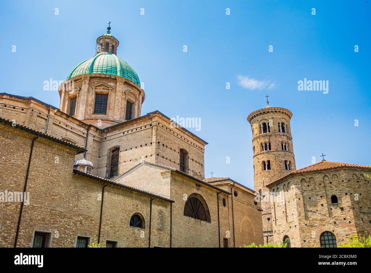 Cattedrale di Ravenna, Museo Arcivescovile e Battistero di Neon esterno Foto Stock