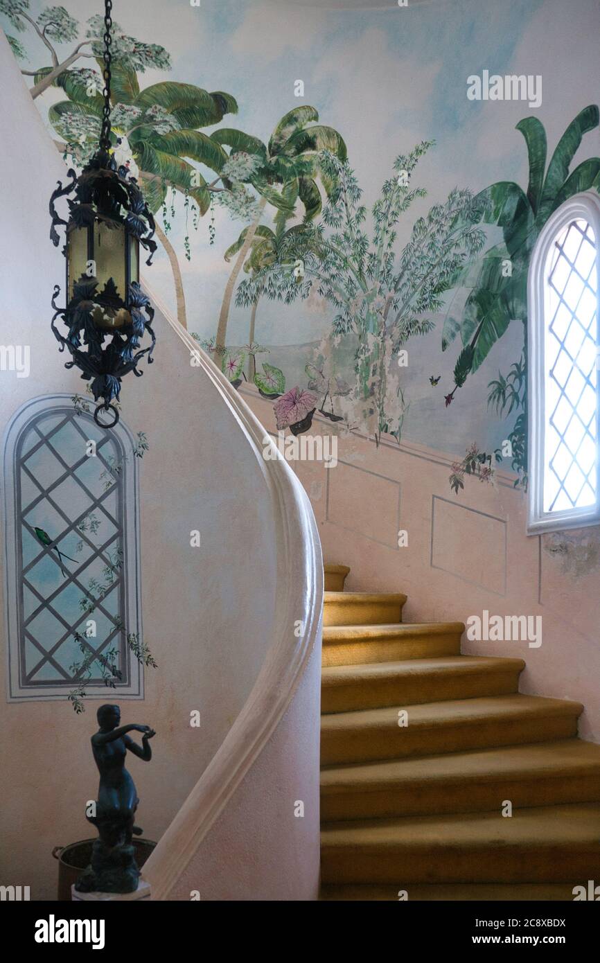 Una scala a chiocciola molto decorativa in una casa in Giamaica, i Caraibi Foto Stock