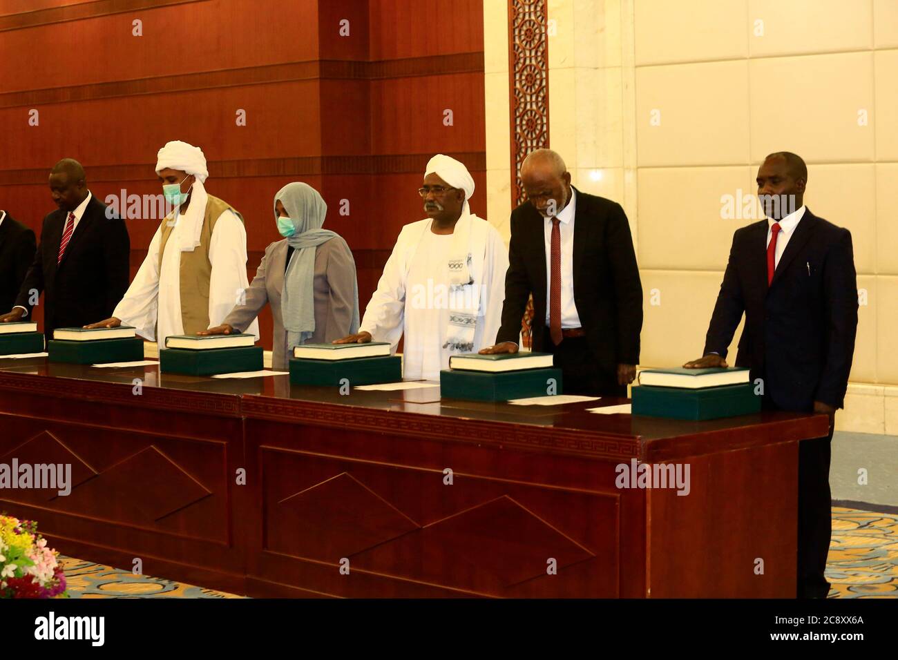 Khartoum, Sudan. 27 luglio 2020. I nuovi governatori civili dello stato sudanesi assumono il giuramento costituzionale presso il Palazzo Presidenziale di Khartoum, Sudan, il 27 luglio 2020. Credit: Yamon/Yamon Live News Foto Stock
